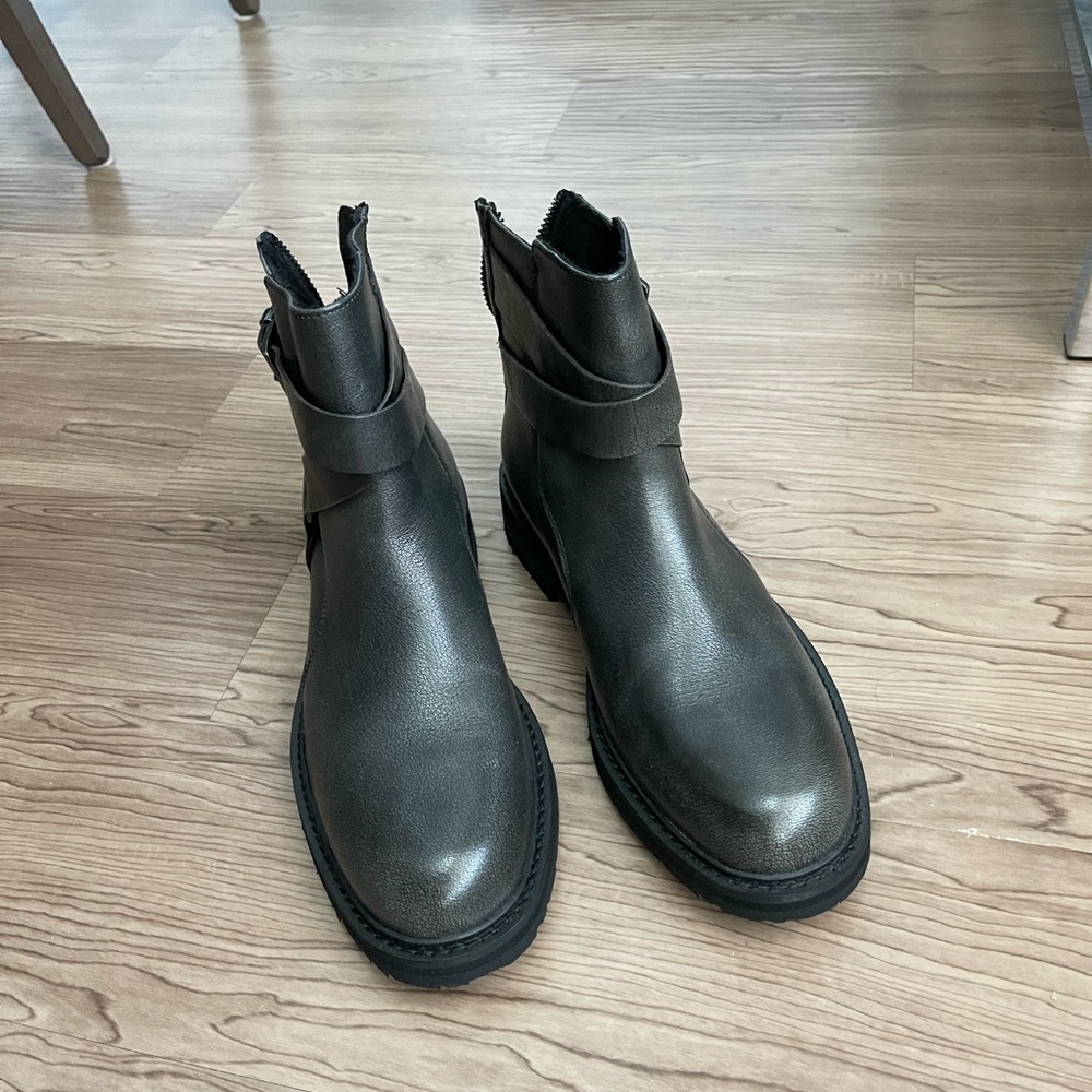 Karl Lagerfeld boots